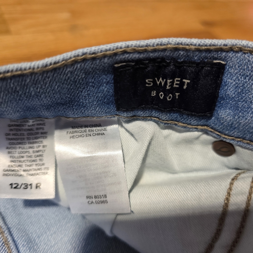 Lucky Brand Women's Light Blue Boot Cut Jeans - Picture 4 of 8